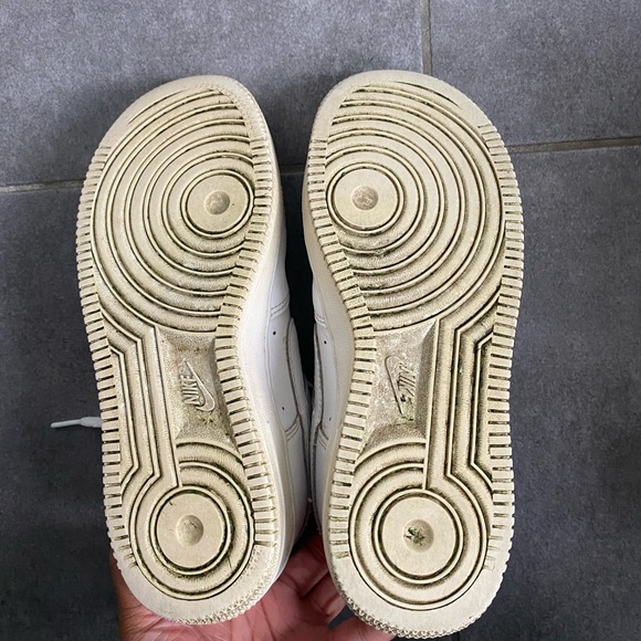 White Classic Nike Air Forces - Decent condition - Size 4Y - Picture 4 of 5